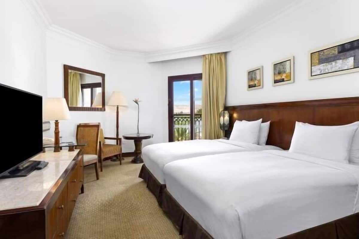1 bedroom, hypo-allergenic bedding, minibar, in-room safe