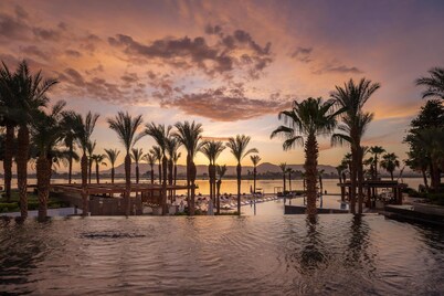 Hilton Luxor Resort & Spa