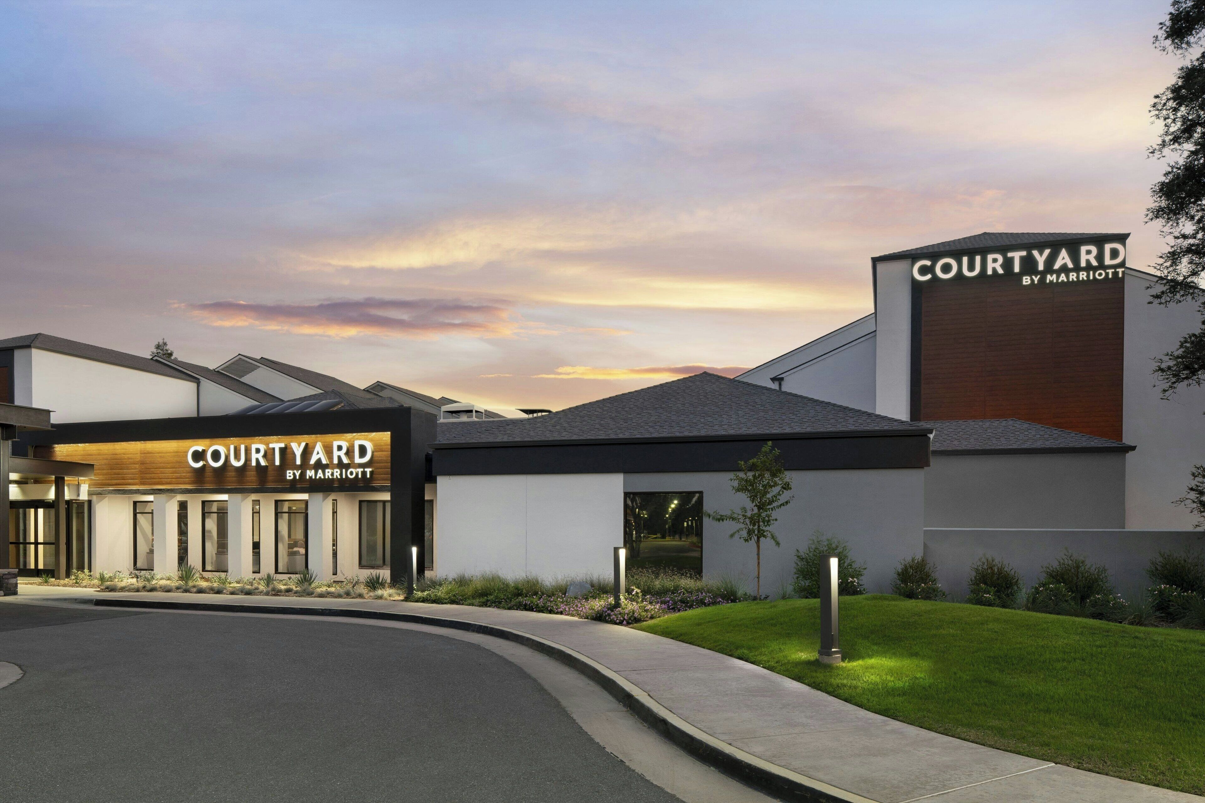 Photo - Courtyard by Marriott Bakersfield
