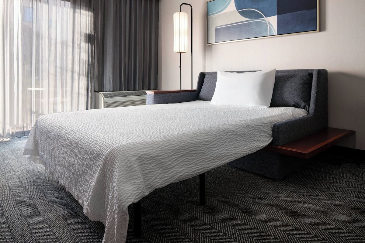 1 bedroom, premium bedding, in-room safe, desk