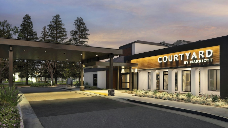 Courtyard by Marriott Bakersfield