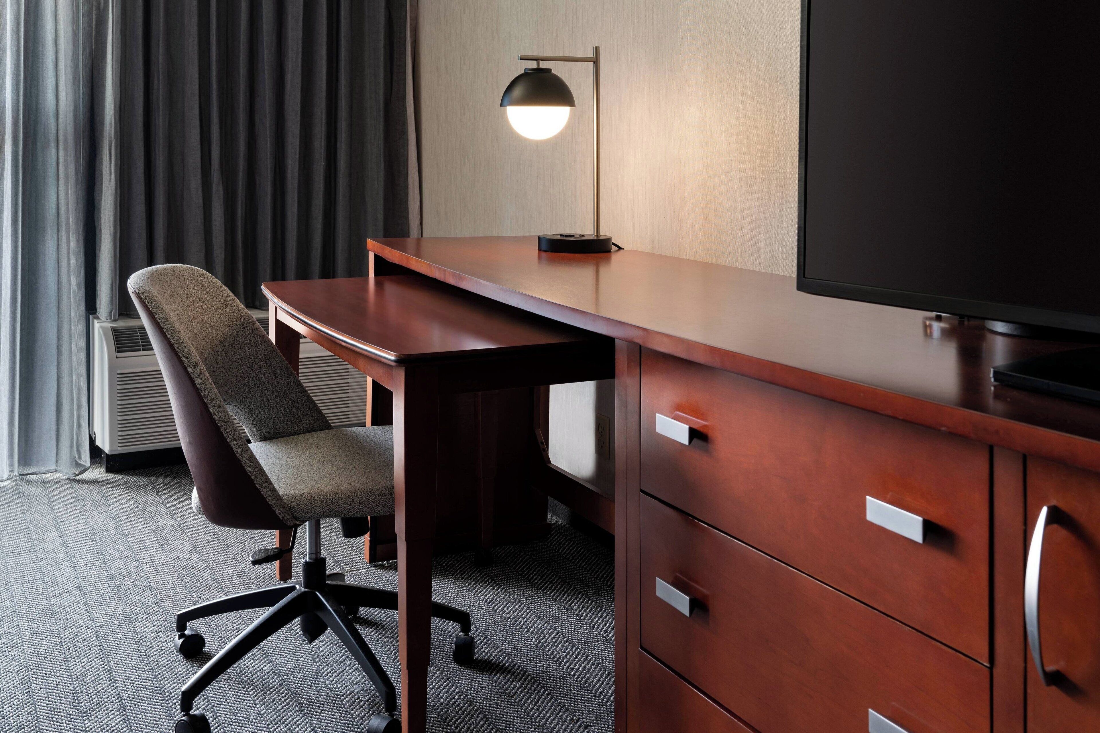 Photo - Courtyard by Marriott Bakersfield