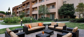 Courtyard by Marriott Bakersfield