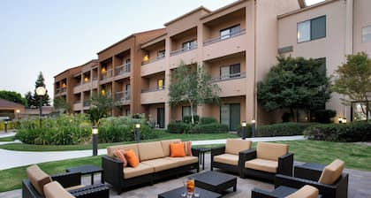 Courtyard by Marriott Bakersfield