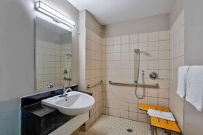 Ducha y bañera combinadas y toallas
