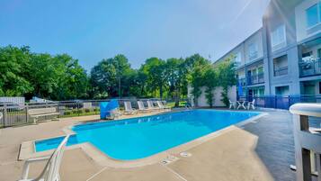 Seasonal outdoor pool, pool umbrellas