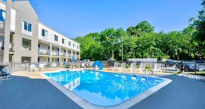 Motel 6 Virginia Beach, VA