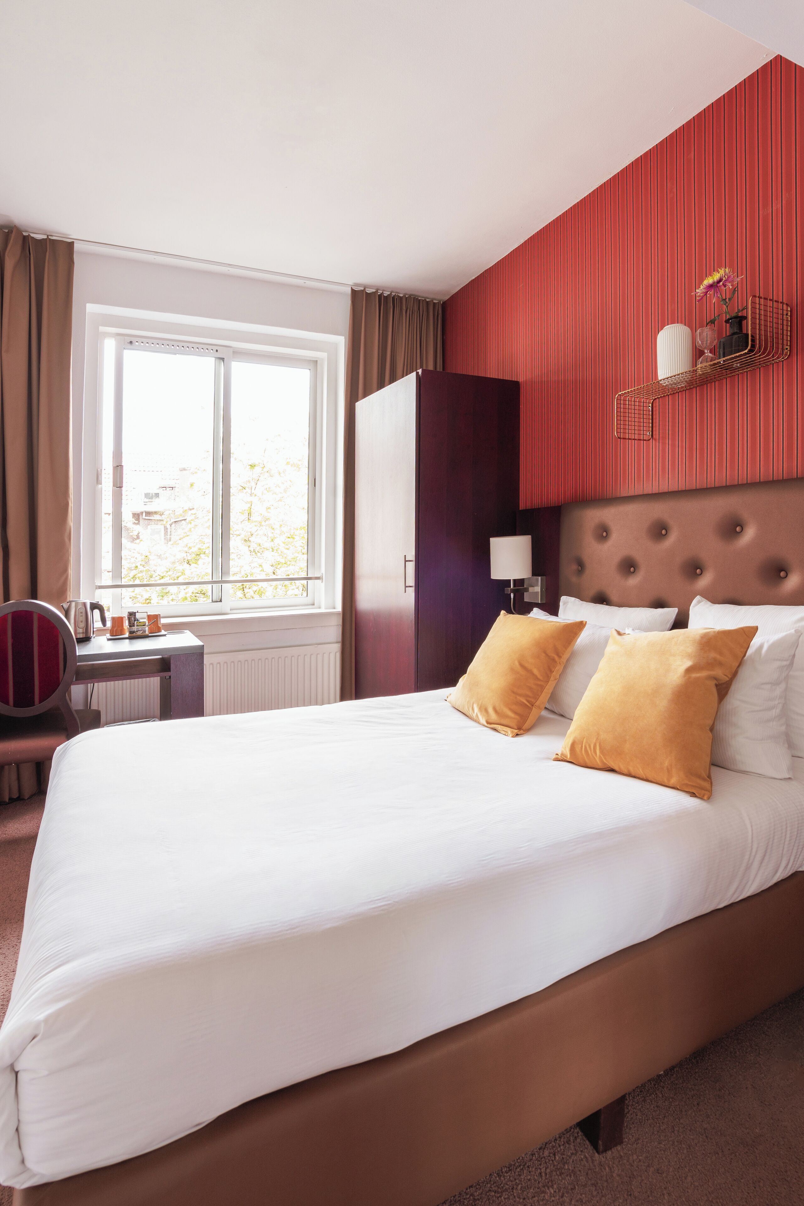 Coffres-forts dans les chambres, bureau, rideaux occultants