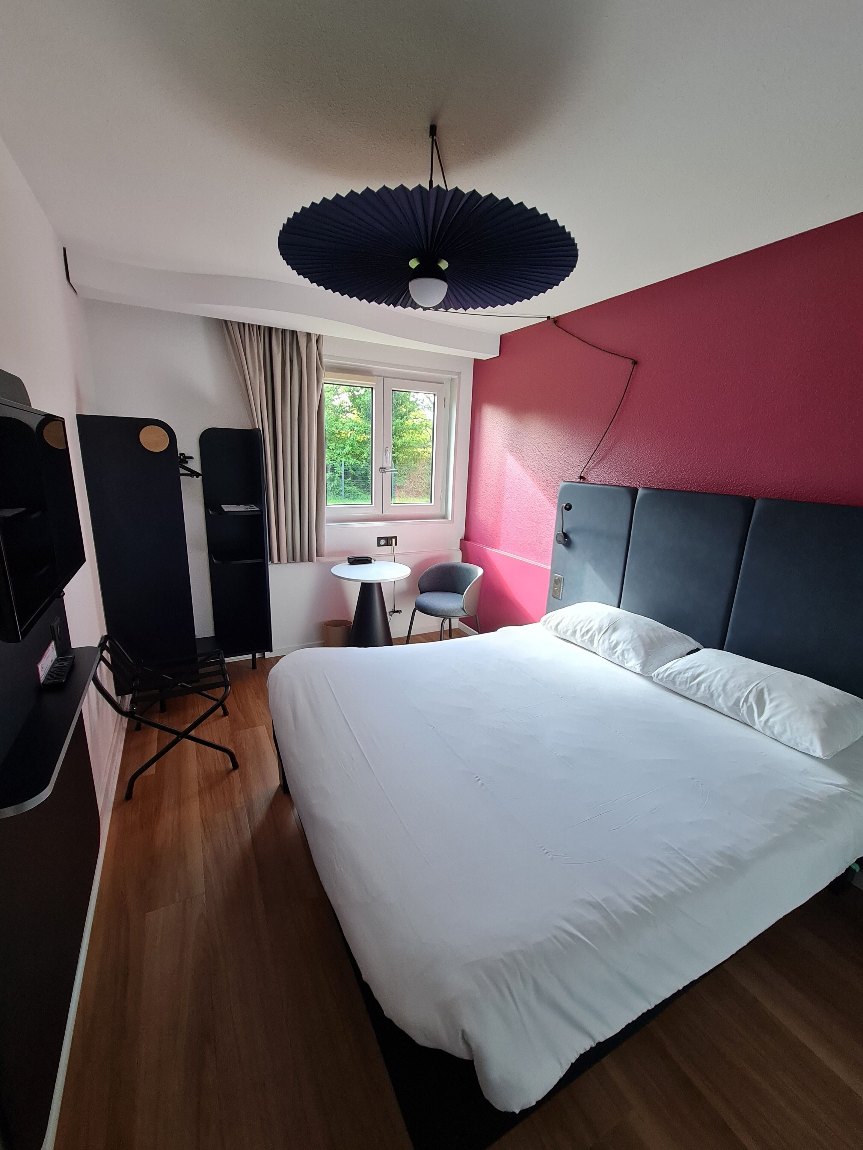 standard room, 1 double bed | premium bedding, desk, free wifi, bed sheets