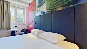 Hochwertige Bettwaren, Schreibtisch, kostenloses WLAN, Bettwäsche