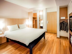 Premium bedding, desk, free WiFi, bed sheets - Hotel ibis Vannes (Vannes)