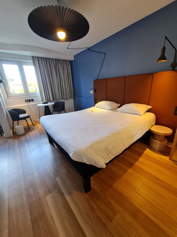 Luxe beddengoed, een bureau, gratis wifi, beddengoed