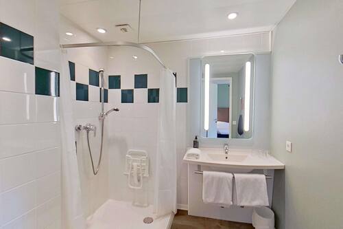 Standard Room, Multiple Beds | Premium bedding, desk, free WiFi, bed sheets