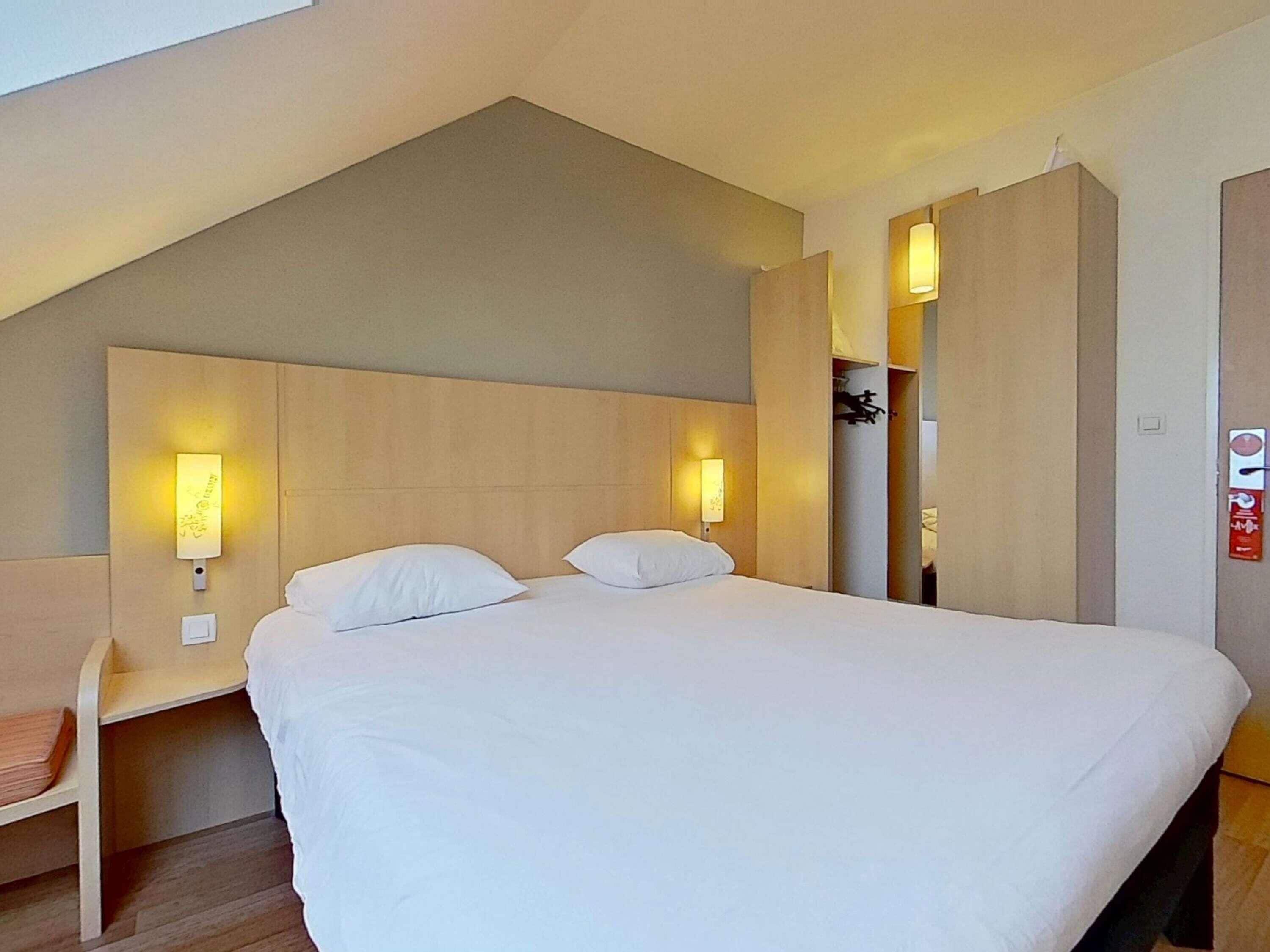 Standard Room, Multiple Beds | Premium bedding, desk, free WiFi, bed sheets