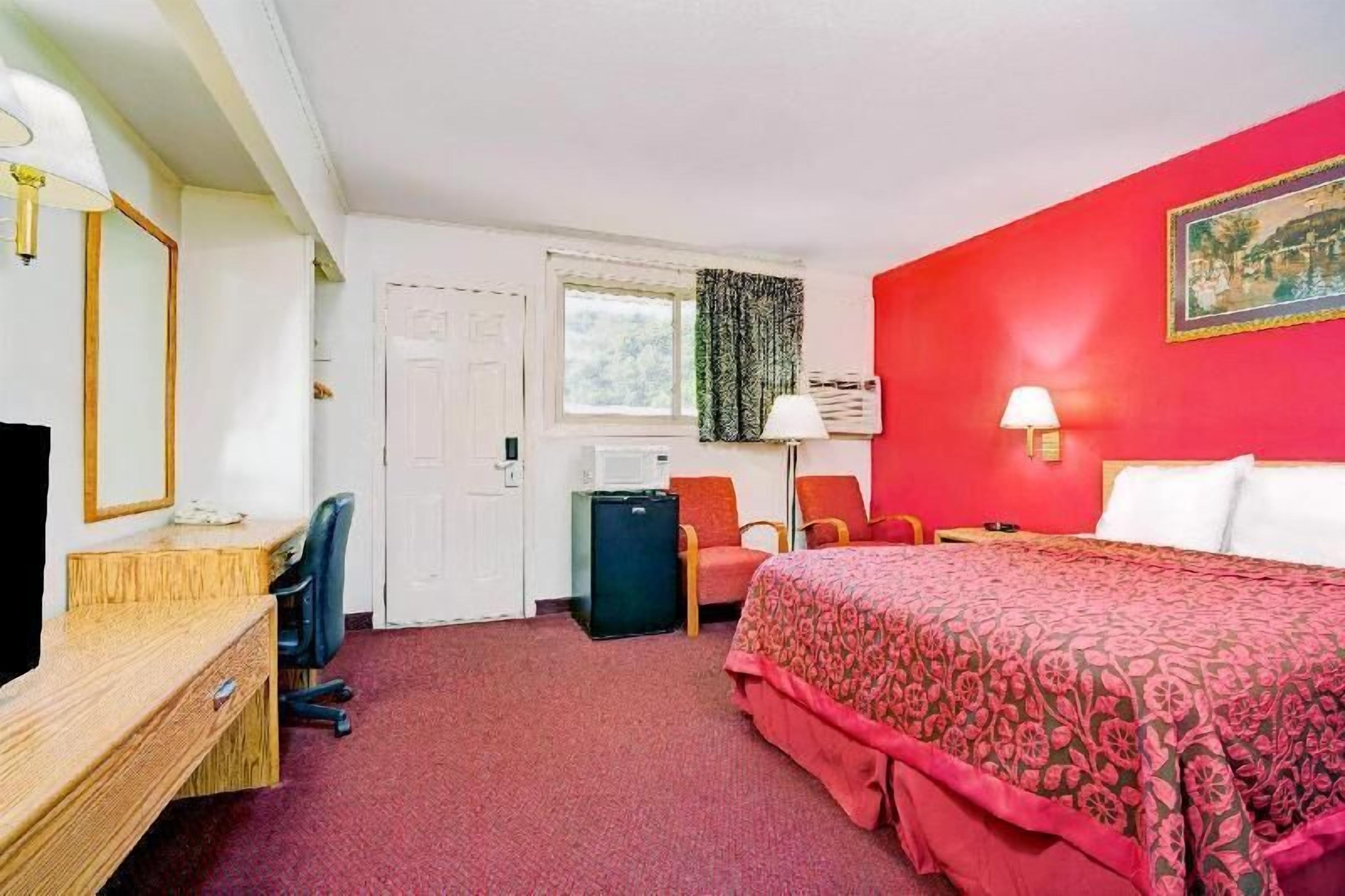 Desk, free cribs/infant beds, rollaway beds, free WiFi