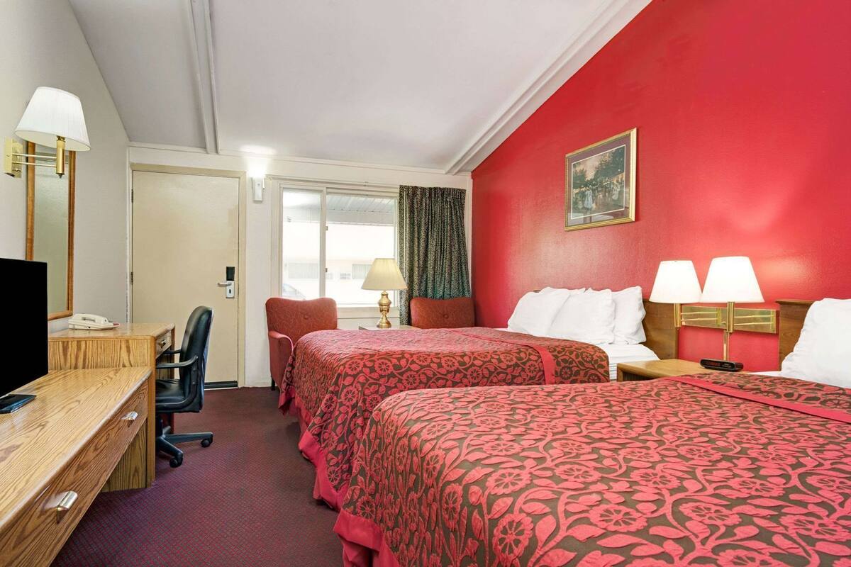 Desk, free cots/infant beds, rollaway beds, free WiFi