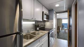 Studio Suite, 1 King Bed, Kitchen, Oceanfront (Living Room, Full Kitchen) | Private kitchen | Fridge, microwave, coffee/tea maker, toaster