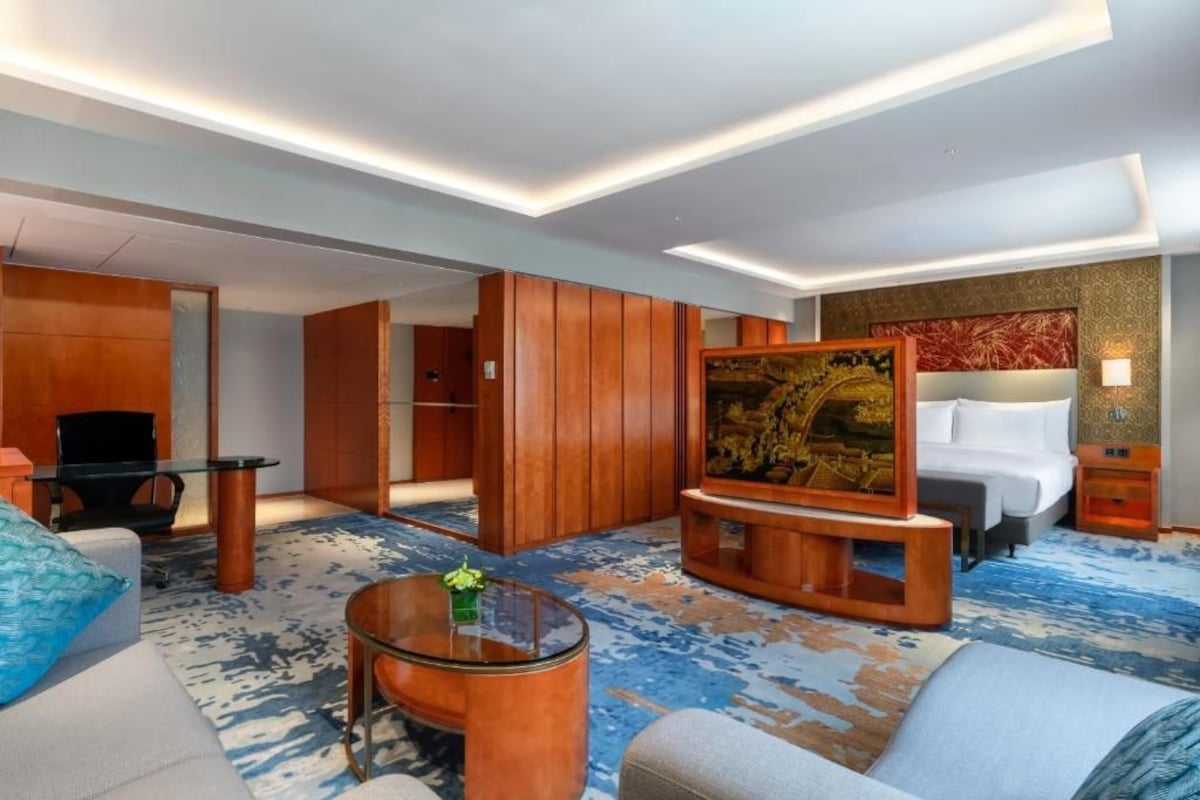 Premium bedding, minibar (some free items), in-room safe, desk