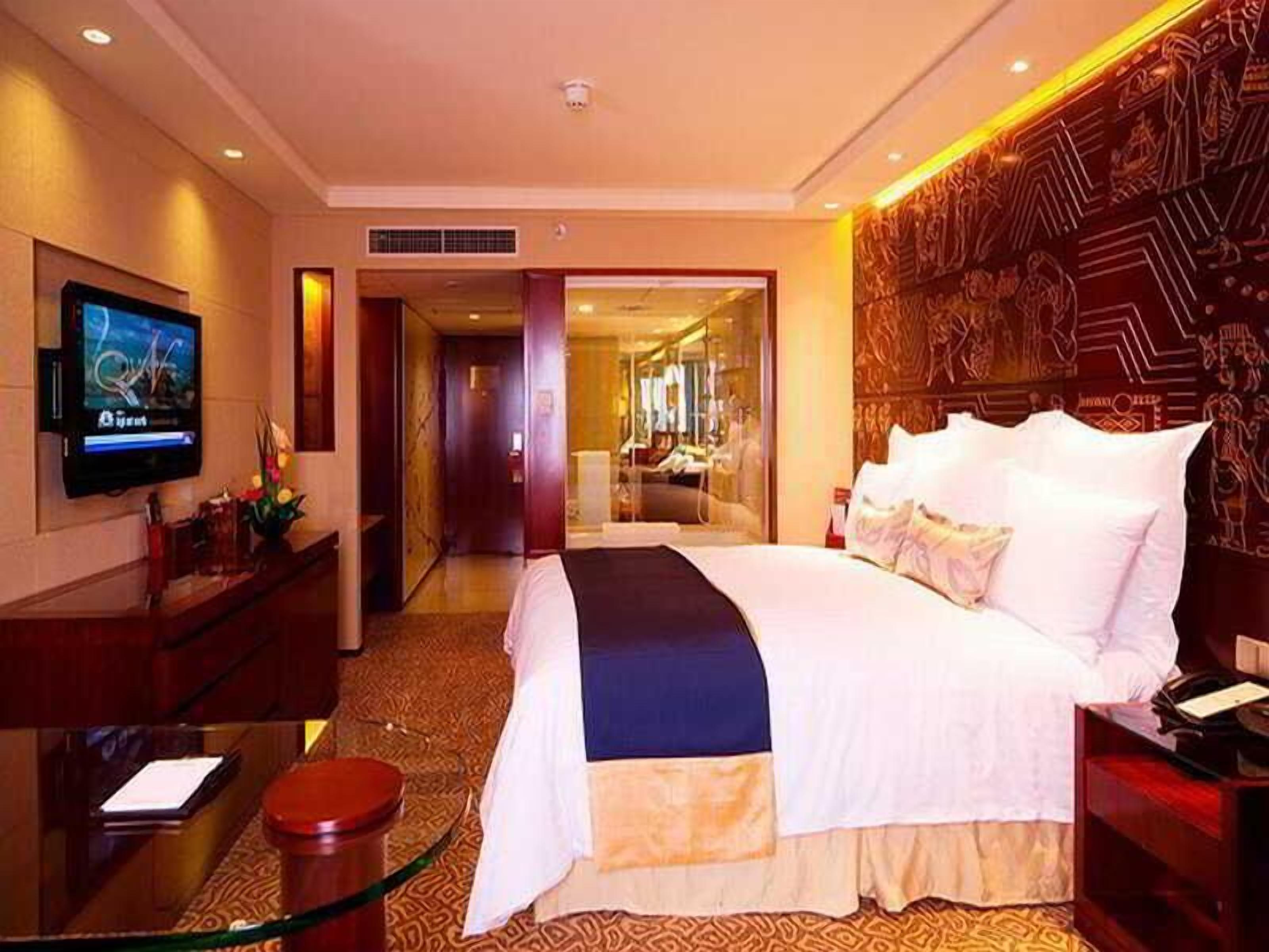 Premium bedding, free minibar items, in-room safe, desk