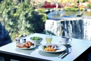 Daily buffet breakfast for a fee