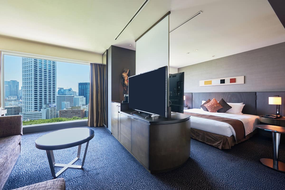 Deluxe Room, 1 King Bed, Smoking, City View | Down comforters, in-room safe, desk, blackout drapes