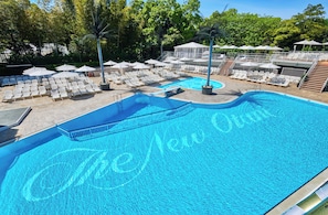 Piscina externa sazonal