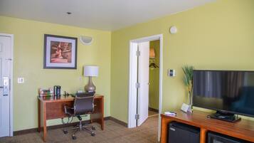 Svit - 1 kingsize-säng - tillgänglighetsanpassat - icke-rökare (Efficiency) | Skrivbord, strykjärn/strykbräda, gratis wi-fi och sängkläder