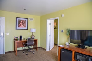 Suite, 1 King Bed, Accessible, Non Smoking (Efficiency)