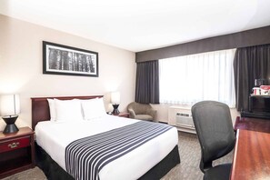 Standard Room, 1 Queen Bed | Desk, blackout drapes, iron/ironing board, free WiFi