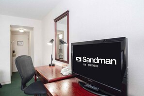 Standard Room, 1 Queen Bed | 1 bedroom, desk, blackout drapes, iron/ironing board