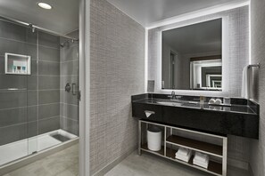 Articles de toilette gratuits, sèche-cheveux, serviettes fournies, savon