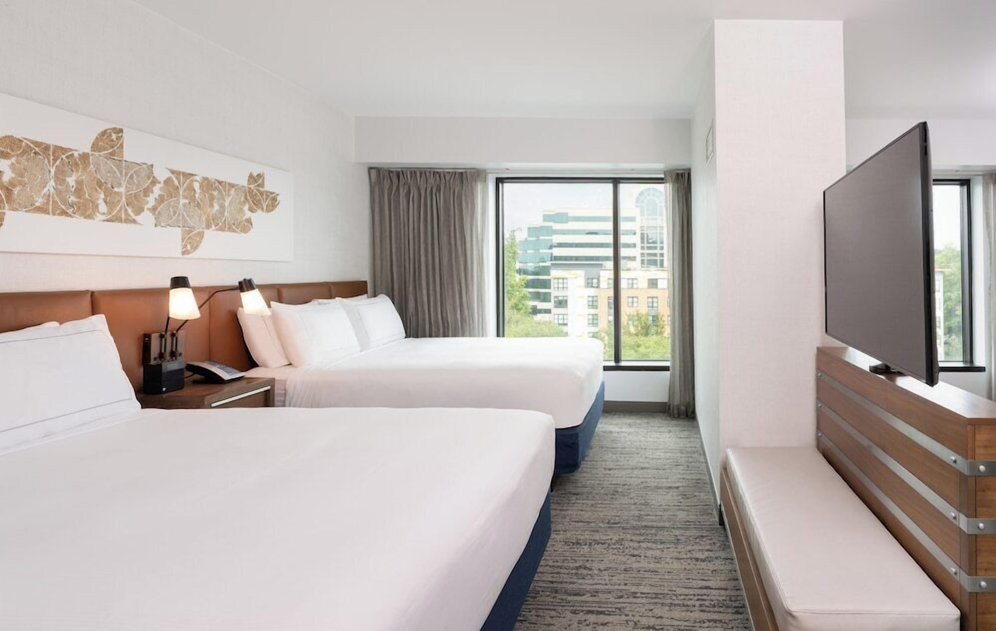 Ropa de cama de alta calidad y camas con pillow-top 