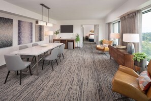 Presidential Room, 1 King Bed | Living area - Hilton Fairfax (Fairfax)