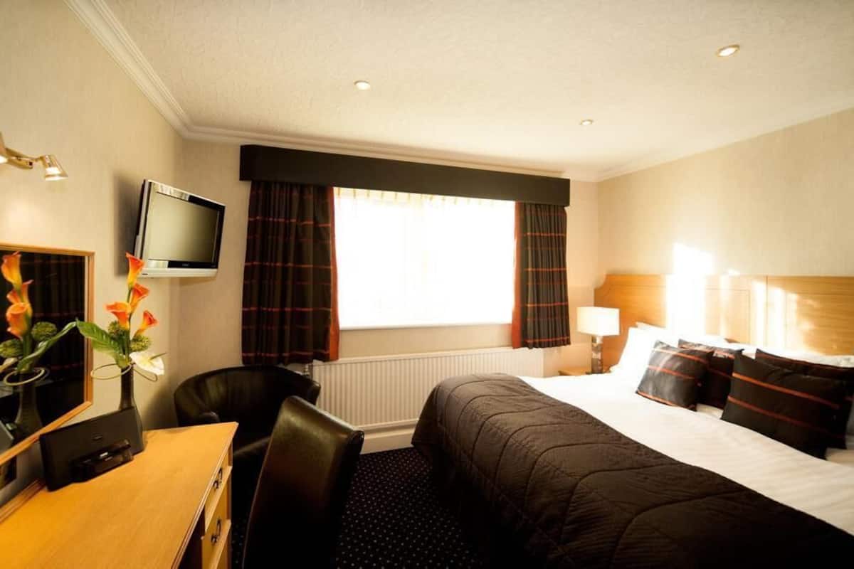 In-room safe, desk, iron/ironing board, free WiFi