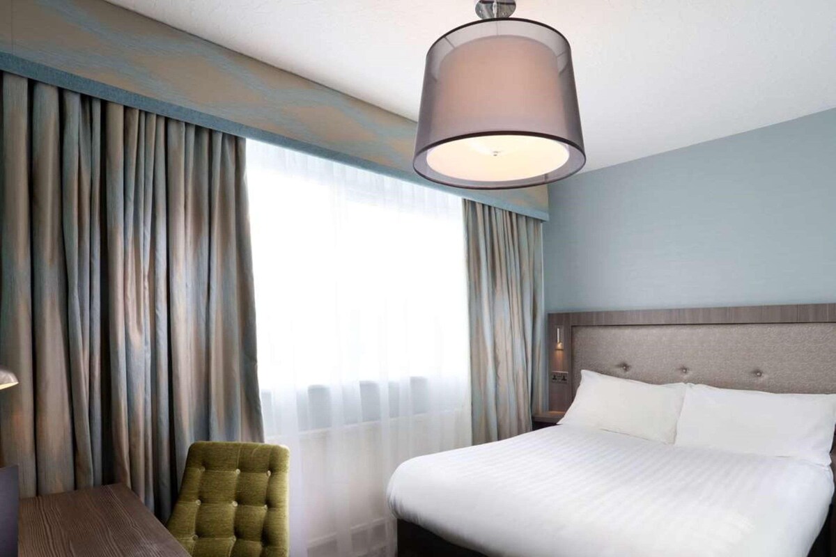 In-room safe, desk, iron/ironing board, free WiFi