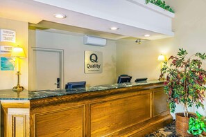 Lobby - Quality Inn & Suites Garden of the Gulf (Summerside)
