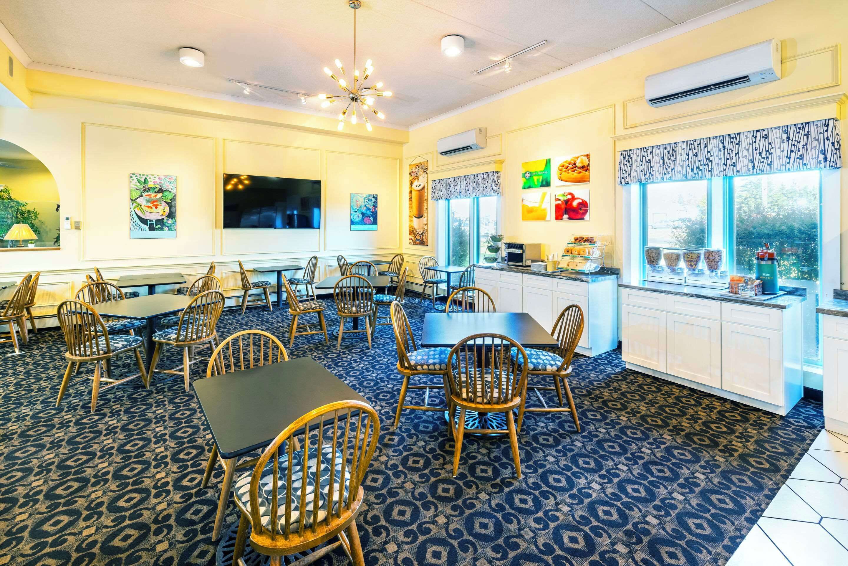 Free daily cooked-to-order breakfast