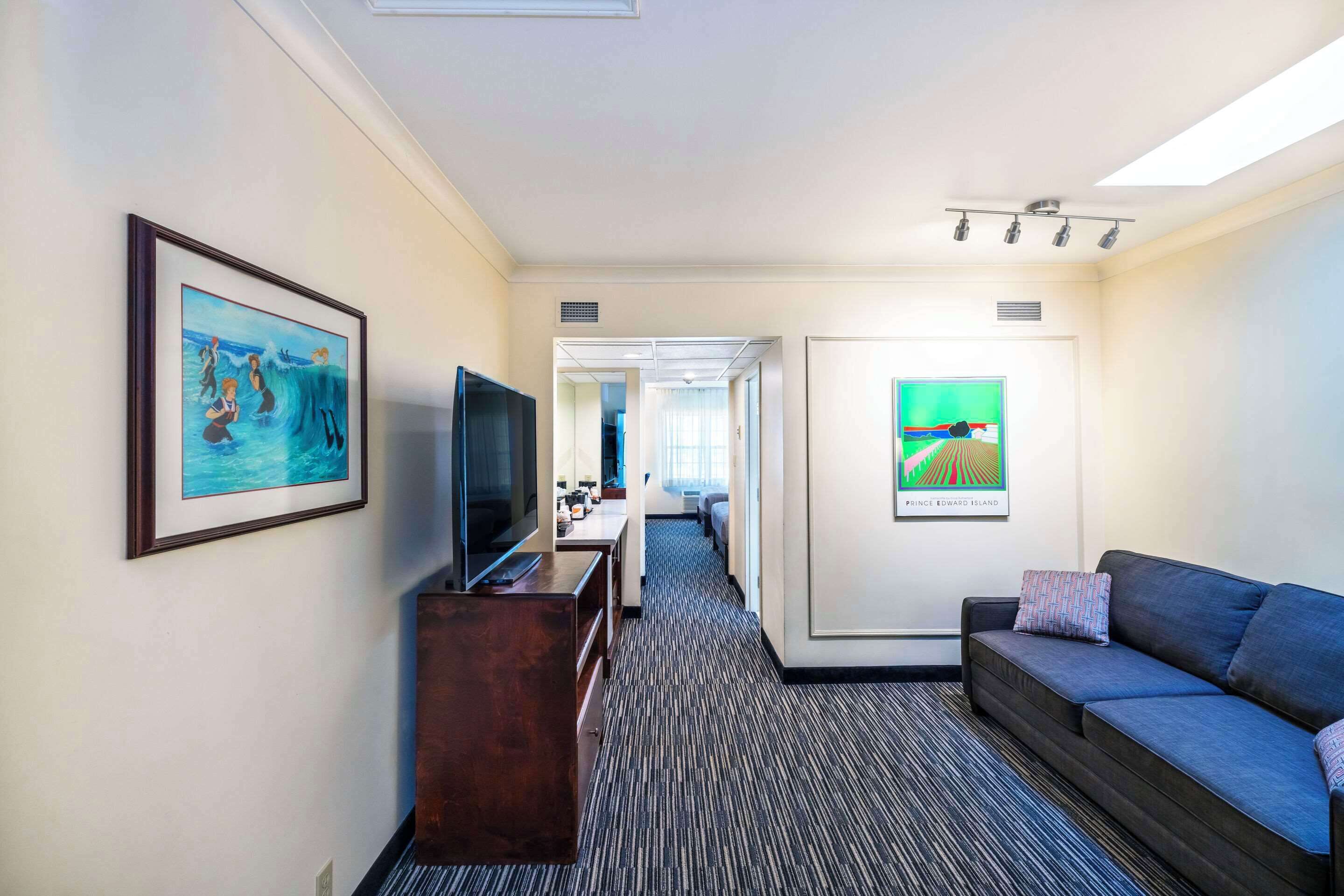 suite, non smoking | pillow-top beds, desk, iron/ironing board, free cots/infant beds