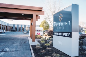 Front of property - Waypoint Hotel (Bend)