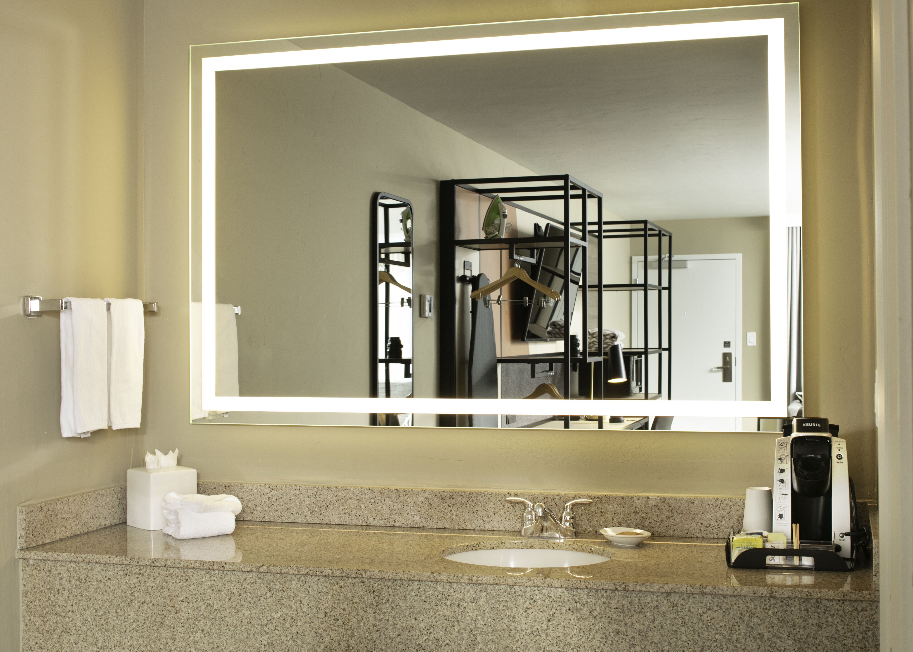 1 bedroom, hypo-allergenic bedding, desk, laptop workspace