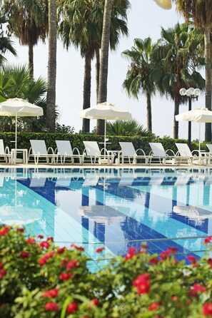 Seasonal outdoor pool, pool umbrellas, sun loungers