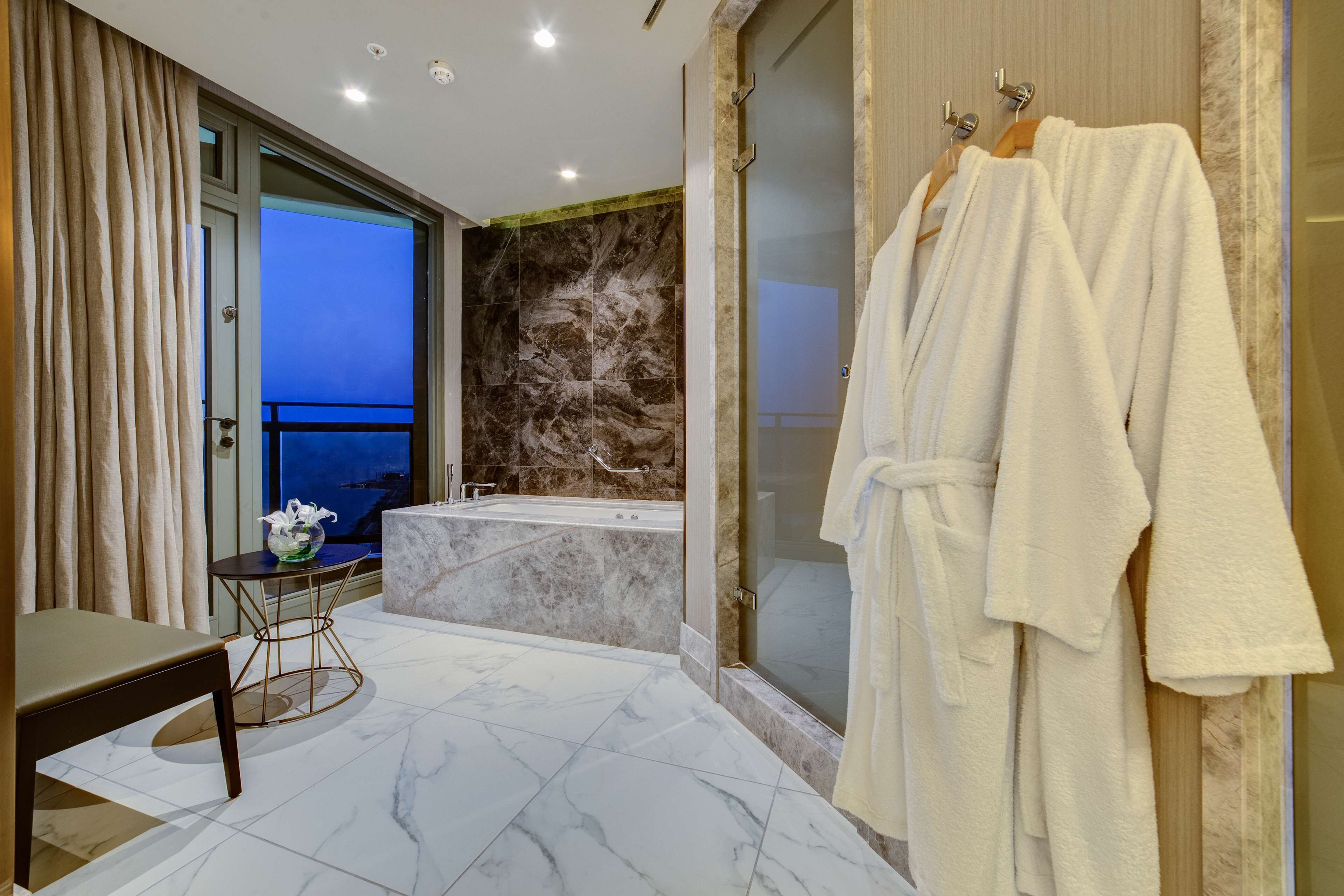 presidential suite | bathroom | deep-soaking bathtub, free toiletries, hair dryer, towels