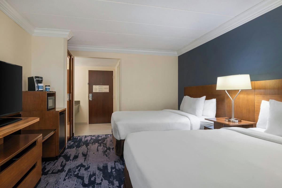 Premium bedding, in-room safe, desk, iron/ironing board