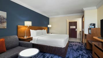 Roupas de cama premium, cofres nos quartos, escrivaninha