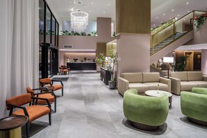 Lobby sitting area - DoubleTree by Hilton Laredo (Laredo)