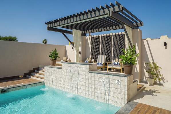 Waterval in het zwembad