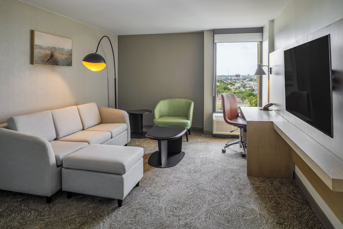 Junior Suite, 1 King Bed | Premium bedding, pillowtop beds, desk, iron/ironing board