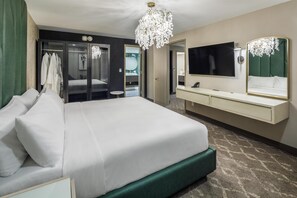 Suite, 1 Bedroom | Premium bedding, pillow-top beds, desk, iron/ironing board - DoubleTree by Hilton Laredo (Laredo)