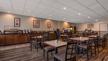 Petit déjeuner complet compris tous les jours