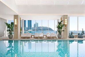 Indoor pool, open 6:00 AM to 10:00 PM, pool loungers - The Westin Josun Busan (Busan)
